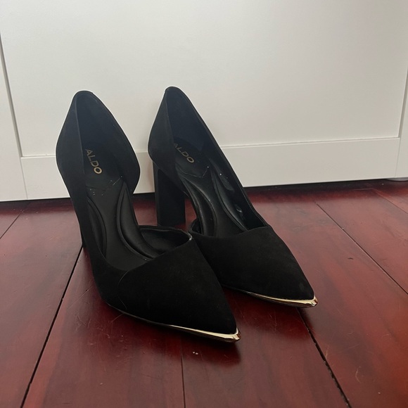 Aldo Size 6 Black Heels with Gold Point worn 1x - Picture 2 of 4